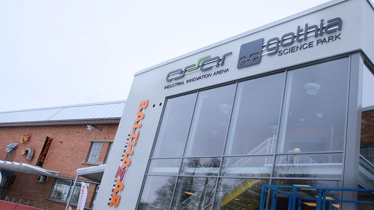 Den fysiska utvecklingsmiljön för ASSAR ligger centralt i Skövde, på gångavstånd från Skövde resecentrum och delar hus med Balthazar Science Center. Adressen är Kavelbrovägen 2B.