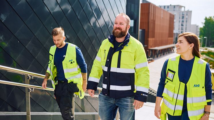 Brändiuudistuksen yhteydessä ARE:n henkilökunnan työvaatetusväri muuttuu oranssista keltaiseksi.