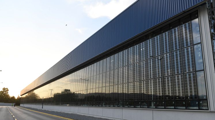 4.Bodyshop_Photovoltaic_Glass