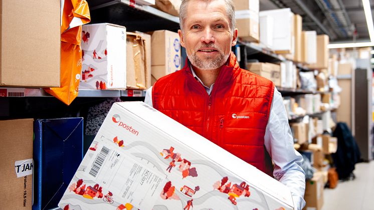 PAKKEREKORD: Konserndirektør for e-handel og logistikk i Posten Bring, Thomas Støkken, forteller at årets Black Friday ga pakkerekord for konsernet. Foto: Posten