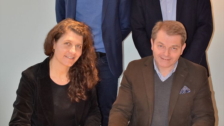Signerer strakstiltakene: fv: daglig leder i Grønn Byggallianse, Katharina Bramslev, direktør Carl Brynjulfsen i Ferd Eiendom. Øverst fra venstre: Carl Henrik Borchsenius i Norsk Eiendom og utviklingsdirektør Knut M. Tolo i Ferd Eiendom.
