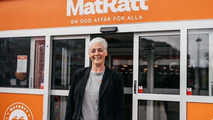 Områdeschef Ida-Lina Frisell Aasland framför en av våra MatRättsbutiker.