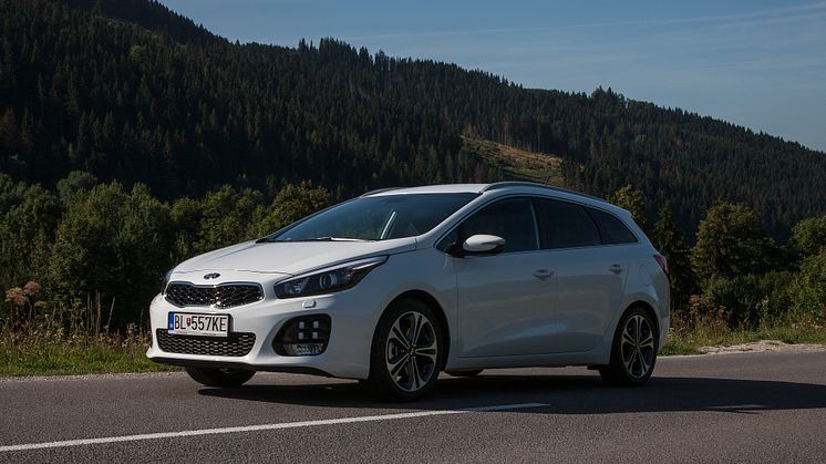 For bare 3.195,- kr. om måneden kan du privatlease en KIA cee'd SW GT-Line Limited