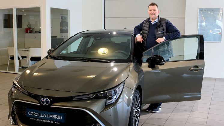 Mosjøen: Salgssjef Tor Anders Johansen hos Nordvik er klar for lansering av nye Corolla Hybrid.
