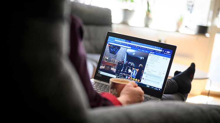På grund av virusepidemin ställs gudstjänster in i traditionell form och sänds i stället på internet. Foto: Magnus Aronson /IKON