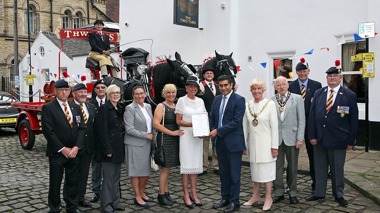 Council leader Rishi Shori presents the FAB award to Jane Lord and Jacqui Gallagher outside the Two Tubs.