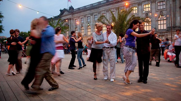 Der er gang i Tysklands storbyer, her tangoaften ved Berlins Strandbar Mitte