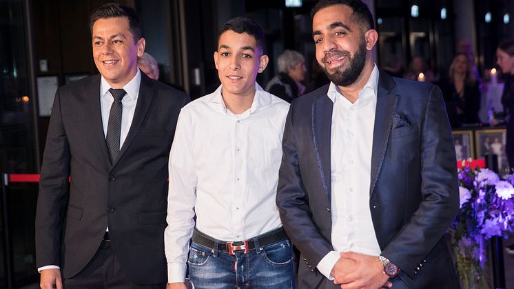 Den socialøkonomiske virksomhed FRAK modtog Kronprinsparrets Sociale Stjernedryspris 2019 for at bygge afgørende bro til nye netværk, som leder de unge fra udsatte boligområder på en positiv vej ind i voksenlivet.  