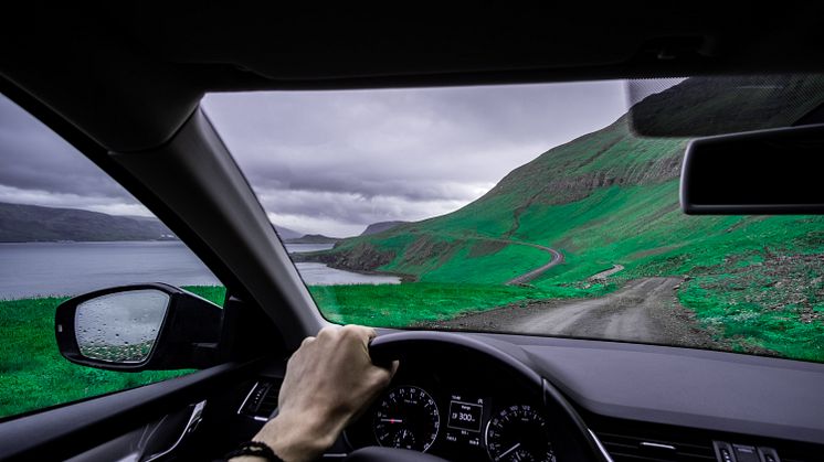 Wer seine Kfz-Versicherung zum 1. Januar 2021 wechseln möchte, muss bald handeln. Foto: Erik Nielsen/unsplash.com