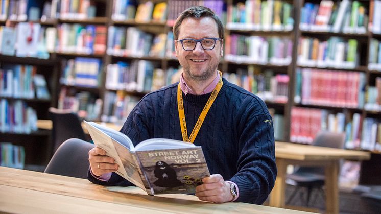 Knut Skansen er ansatt som etatsdirektør og biblioteksjef for Deichman, Oslo kommunes folkebiblioteker. Foto: Christian Clausen, Deichman.