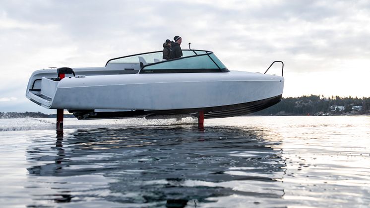 Candela C-8