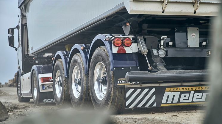Trailer with automatic tyre pressure control system