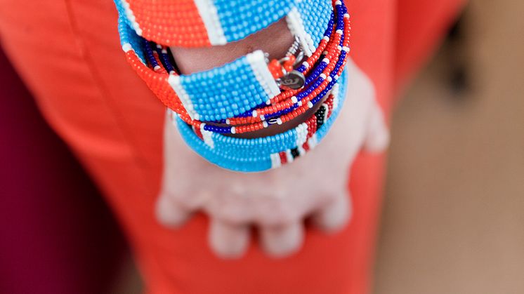Massajkvinnor designar svensk armbandskollektion 