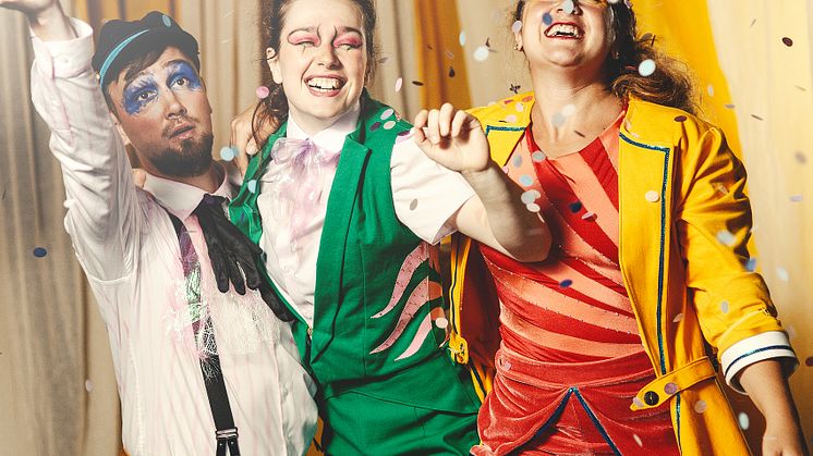 Extra-allt-pedagogisk-cirkusshow_foto-Carlos-Zaya_2
