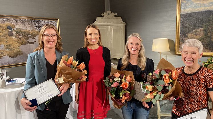 Sara Banegas till vänster tillsammans med Läkarförbundets ordförande Heidi Stensmyren samt Maria Zetterlund Gustafsson och Jill Taube. Foto Camilla Östergren.