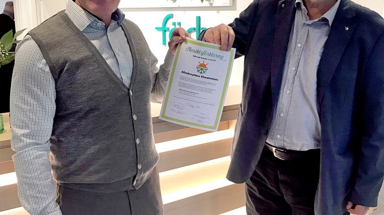 Peter Granstedt, vd och Anders Halldén, styrelseordförande, skriver under klimatinitiativet.