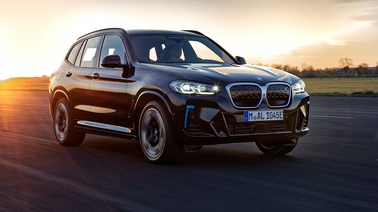 Nye BMW iX3: Oppdatert elektrisk kjøreglede med M Sport