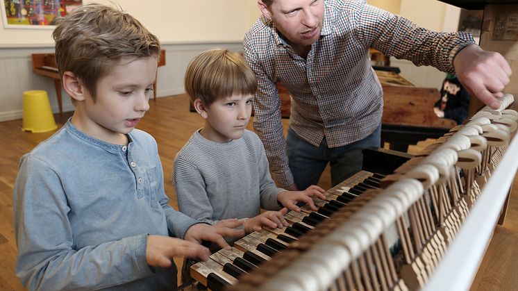 Grundschule Louisenlund besucht Lern- und Experimentierwerkstatt Musiculum