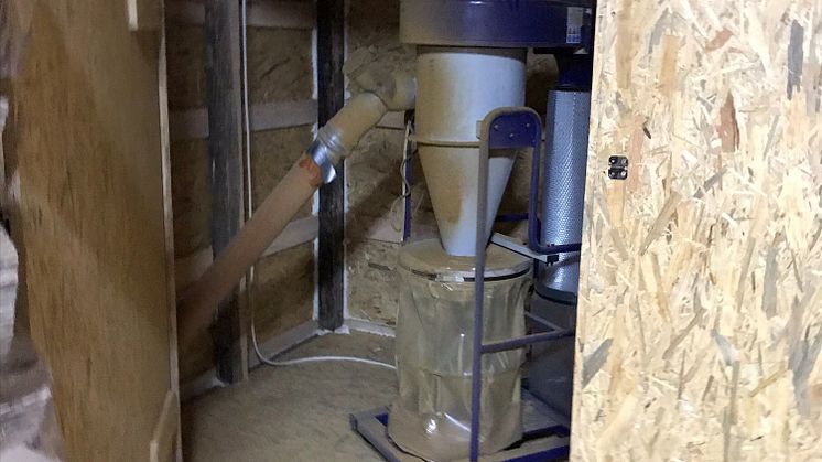 Dust extractor