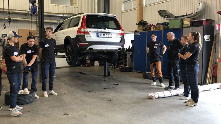 Experter i butik & verkstad  - skidskyttarna tog sig an utmaningen