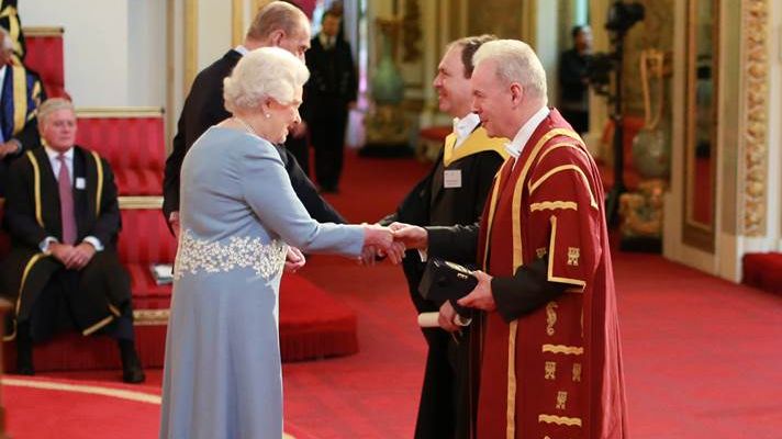Queen presents Anniversary Prize