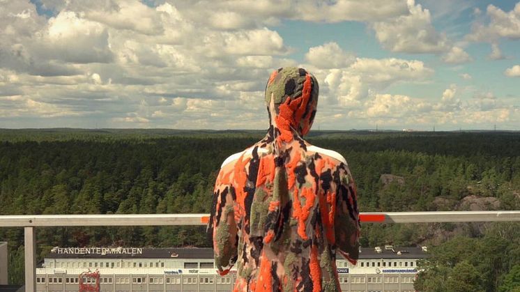 Ny utställning i Haninge konsthall: "Verkar som att Gud gillar vissa mer än andra"