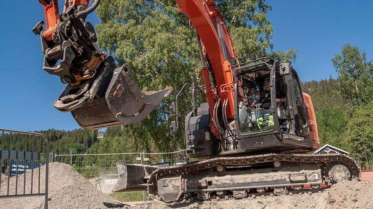 Hitachi_zx225USLC-6_Delvator_1655