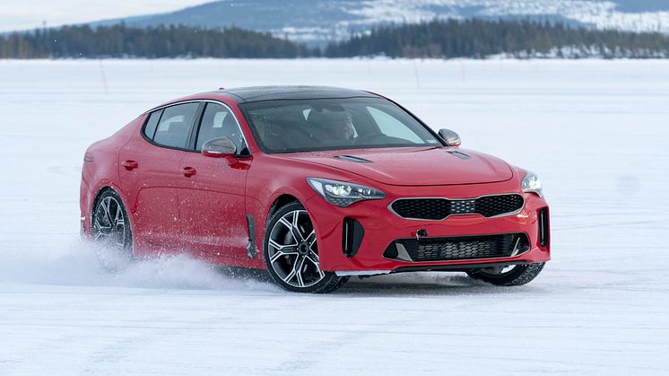 KIAs kraftfulde nye fastback-sportssedan bliver testet i ekstreme minusgrader på både is og sne 