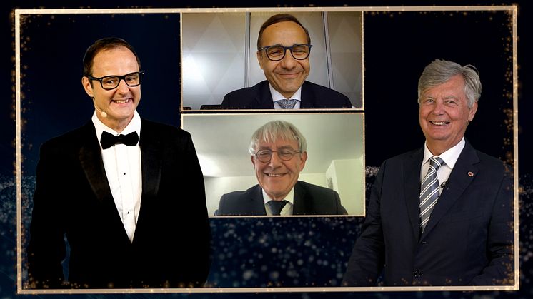 Moderator Vince Ebert, Laudator Dr. Berndt Birkner und die Preisträger Dr. Brian Hashemi und Prof. Christoph Beglinger