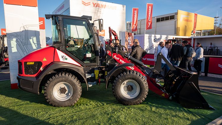 Yanmar V8e har inbyggd snabbladdare som laddar batteriet från 20 till 80 procent på en och en halv timme.