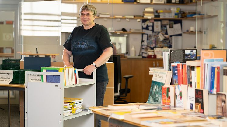 Diplom-Bibliothekarin Ute Rosowski wird am 6. Juli in den Ruhestand verabschiedet.