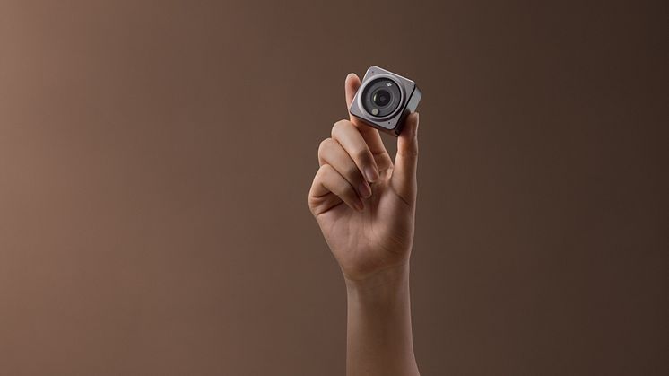 DJI Action 2 KV - Studio 03 (In hand)