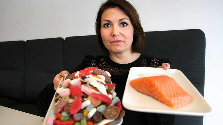 Svenskar äter fem gånger så mycket godis som sjömat under en vecka.