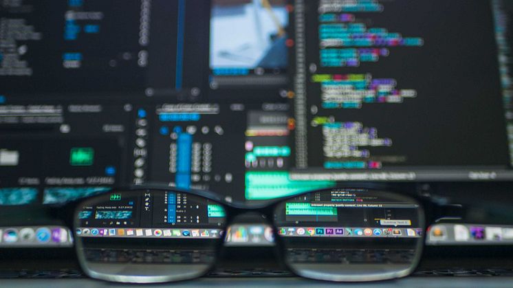 Überwinden Sie die Vertrauenskrise im Journalismus durch transparente und glaubwürdige Kommunikation.