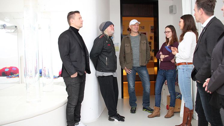  4Motions GmbH spendet 5000 Euro: Ex-Boxprofi Axel Schulz bringt Fröhlichkeit mit