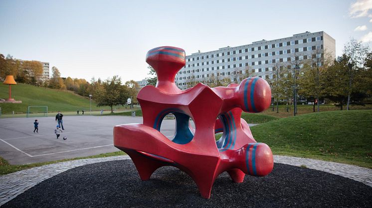 Lekeskulptur ved Haugestua skole i Groruddalen. Kunstner Finn-Henrik Bodvin og Nina Sundbye. Foto: Trond Isaksen