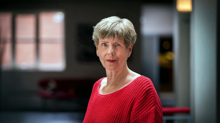 VGs anmelder kaster terningkast 6 til Fossums nye bok: «en voldsomt aktuell og mesterlig utført krimbok.[...] Alt er så godt gjort at man har lyst til å lese boken en gang til når man vet hvordan alt henger sammen» Foto: Arild Sønstrød