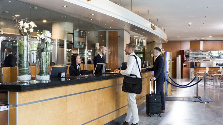 Freundlicher Empfang im Maritim Hotel Frankfurt: Bei den Kundenempfehlungen liegen die Maritim Hotels ganz weit vorn. Das zeigt die aktuelle Studie von Handelsblatt und YouGov-Institut.