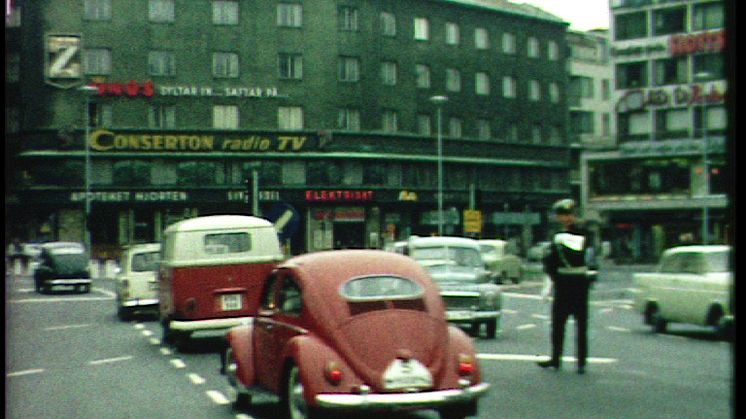 Triangeln, trafik. Från Här & Då - historisk film på stan under Nordisk Panorama