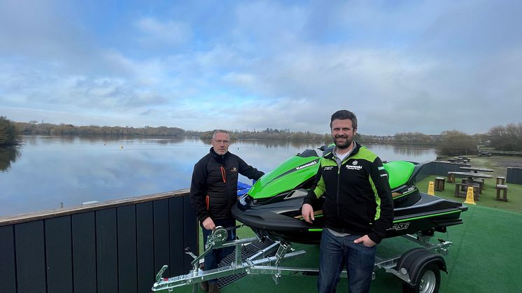boats.co.uk - Tony Pullen, Kingsbury Jet Bike, with Tom Pringle, Kawasaki Watercraft UK Sales Manager (2)