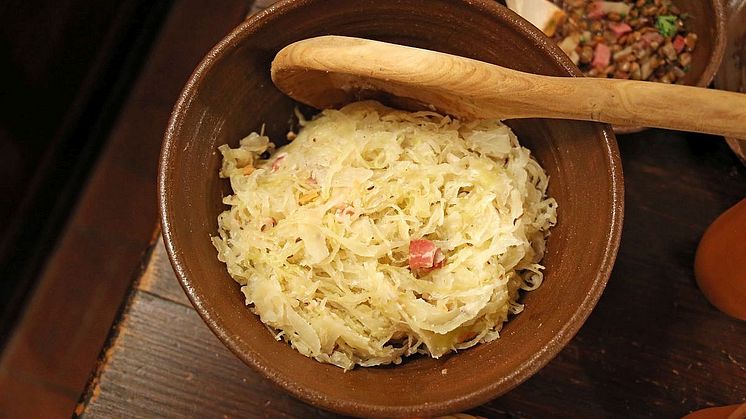 Sauerkraut als Teil der Hauptspeise des Luther-Menüs im Gasthaus "Barthels Hof"