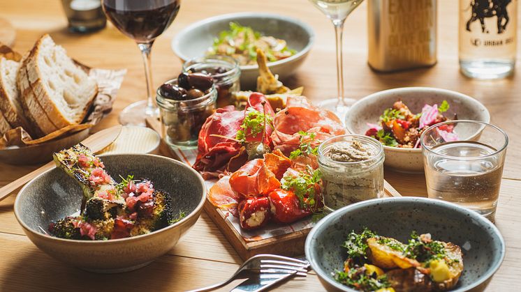Urban Deli öppnade i Sickla 2013 och är en av fyra Urban Deli. I Sickla finns förutom restaurangen en butik och saluhall samt ett produktionskök som producerar all färdiglagad mat till Urban Delis butiker.