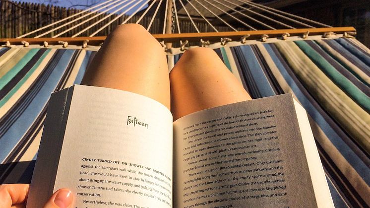 Hallå där! Åtta av våra författare avslöjar vilka böcker de allra helst själva läser i sommar ...