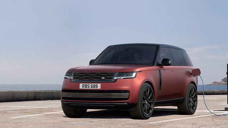 Nå er nye Range Rover Plug-In Hybrid med opptil 113 km rekkevidde og  SV-flaggskipmodellen tilgjengelig for bestilling