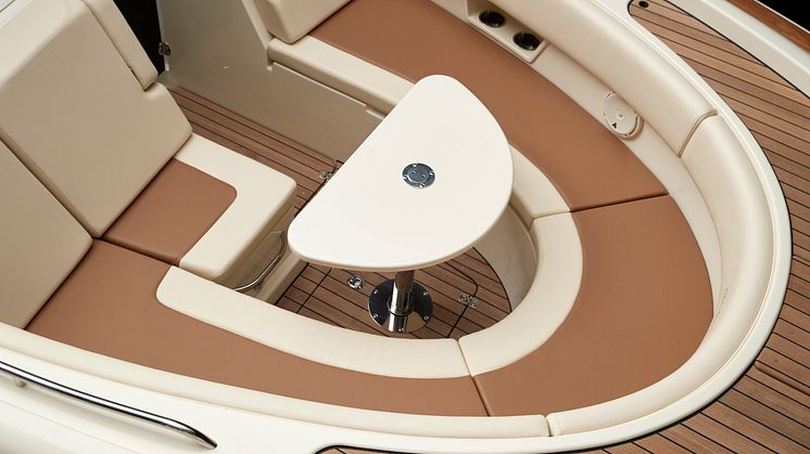 high res image - Chris-Craft Balearics - bow table 