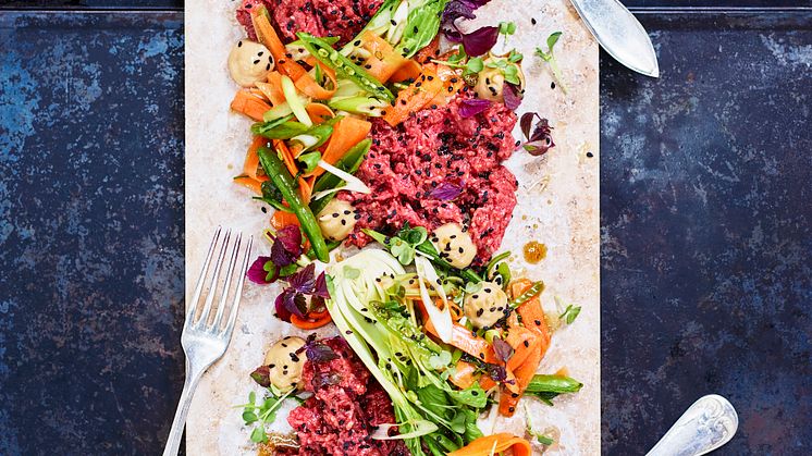 Japansk råbiff med säsongens sallad
