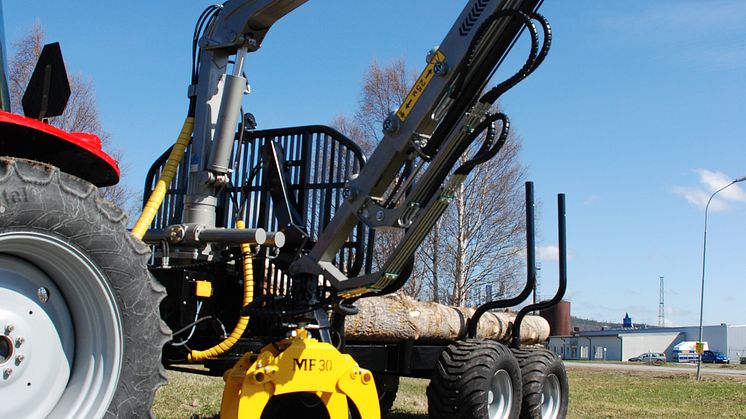 Multiforest Skogsvagn med MFV8300 vikkran