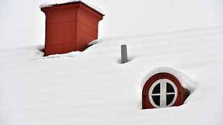 Snöskottning orsakar takskador för miljonbelopp varje vinter