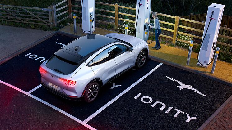 Mustang Mach-E  saa jopa 119 kilometriä lisää toimintamatkaa vain 10 minuutin latauksella