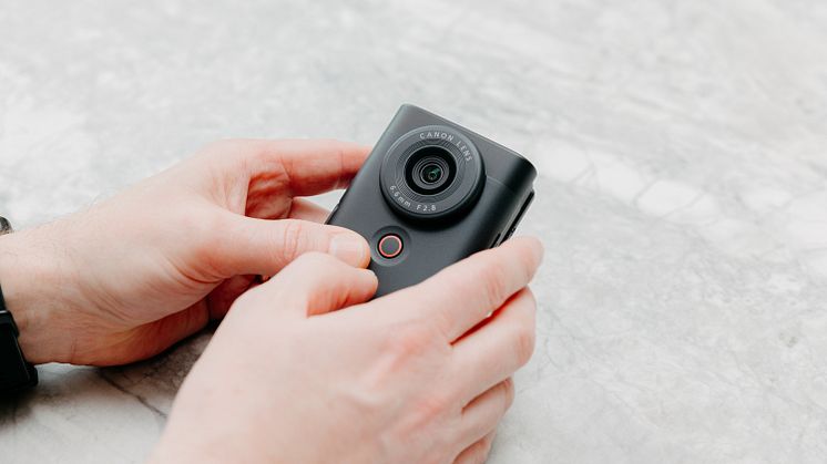 Powershot V10-Black-Lifestyle-record-button-1X3A4266[1]